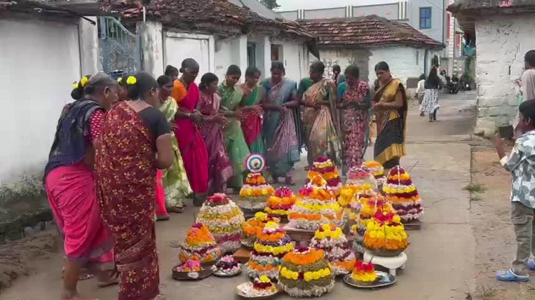 Maddelchervu bathukamma