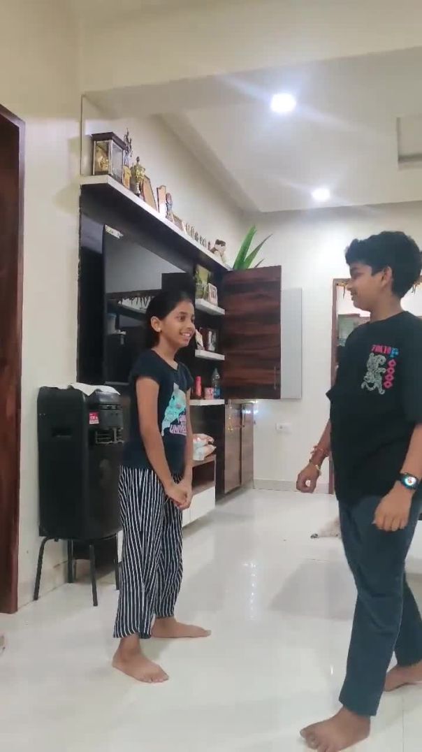 Dumb shell arts #cousions #dothingsyoudontwanttodo #childrenfunny (720p60fps) (2)